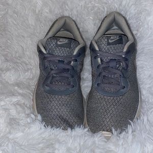 🌟(3 for $15) Kids sz 3.5 nikes